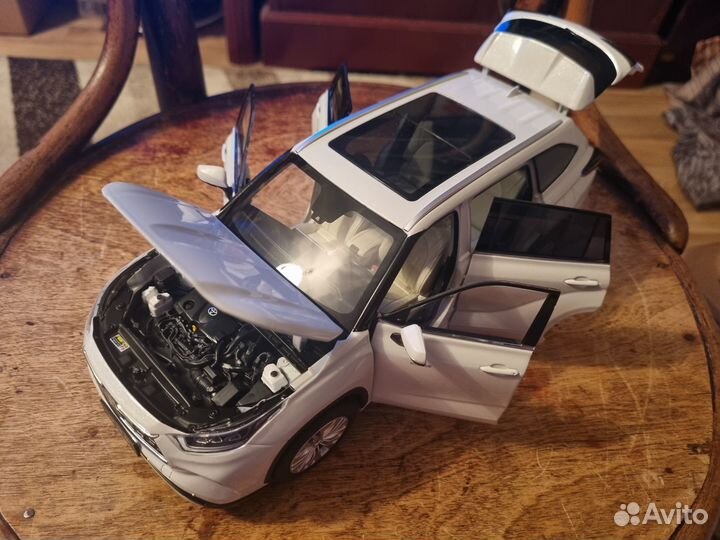 Toyota Highlander 2022 1:18