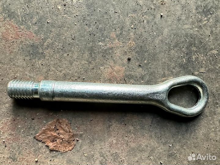 Буксировочный крюк mercedes