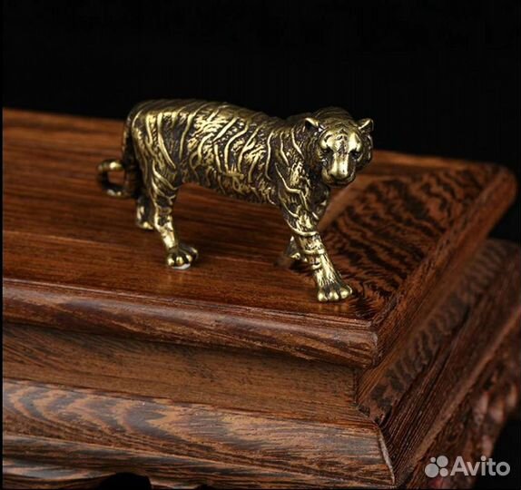 Фигурка тигра