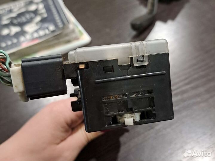 Подрулевой переключатель света Toyota