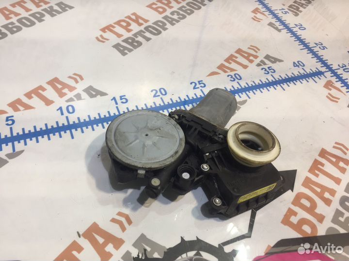 Моторчик стеклоподъемника передний левый Лев