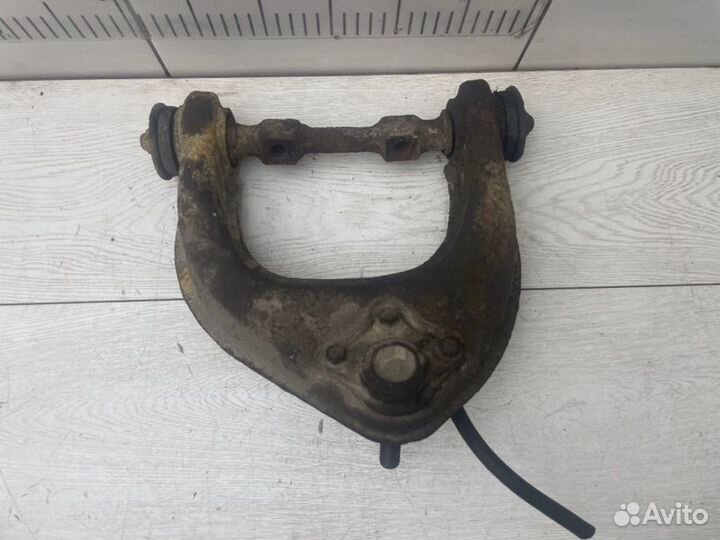 Рычаг передний верхний левый Mitsubishi Pajero