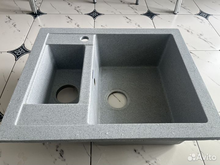 Мойка серая камень