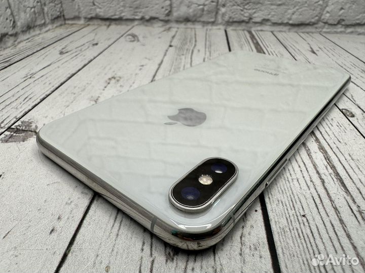 iPhone X, 64 ГБ