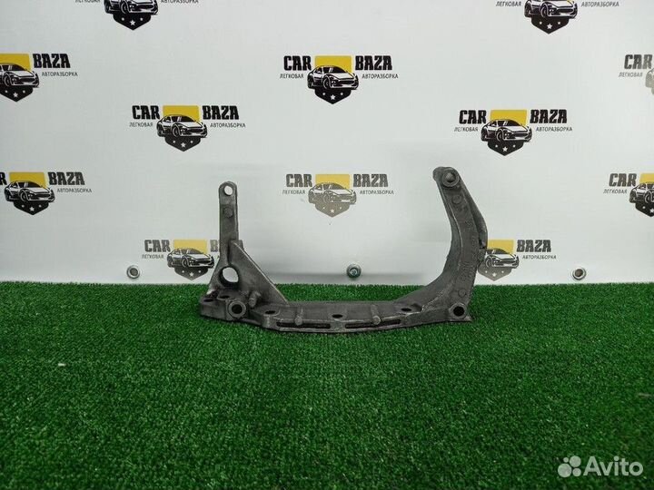 Кронштейн двигателя