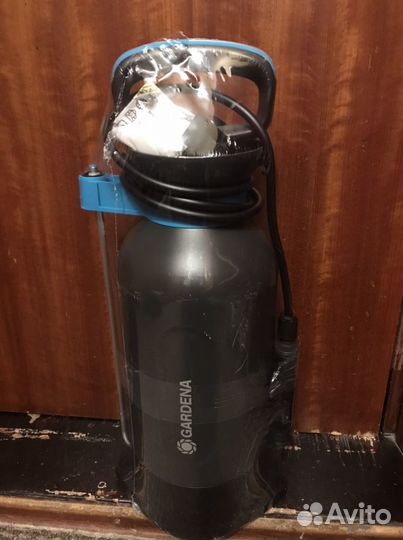 Опрыскиватель Gardena новый