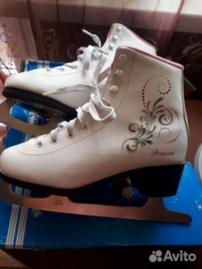 Коньки фигурные женские