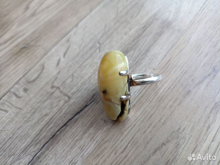 Кольцо из янтаря