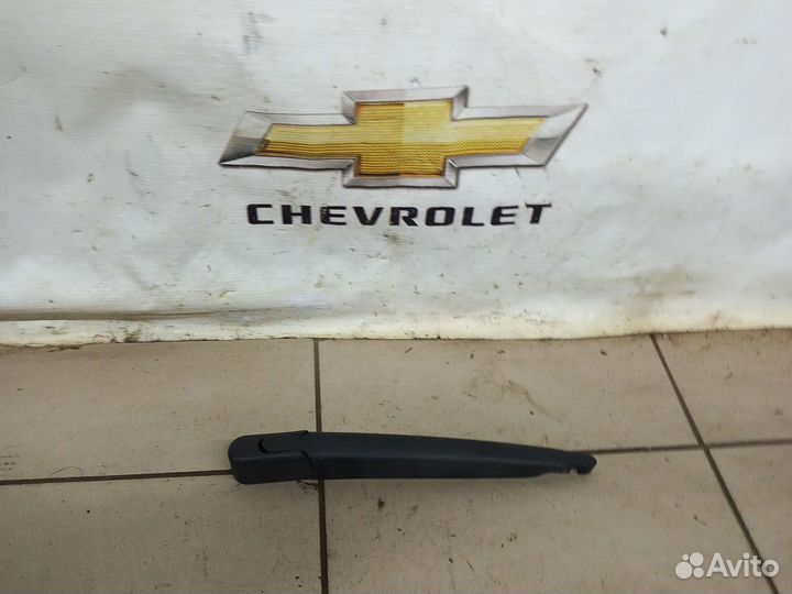 С дефектом поводок заднего дворника opel astra H