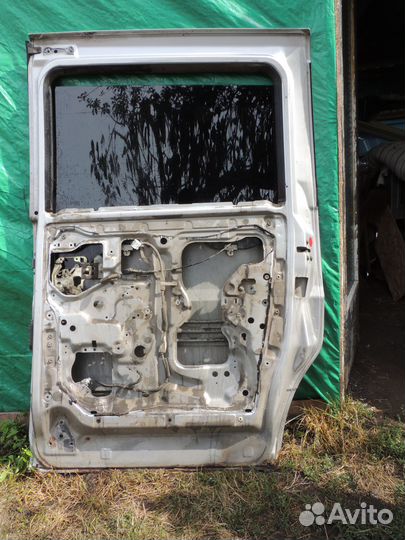 Стекло nissan serena с24