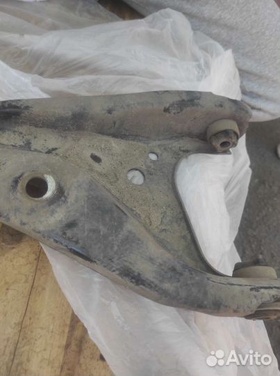 Рычаг передний левый на renault