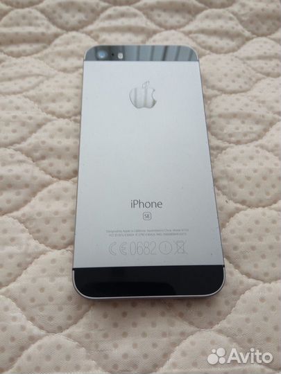 Телефон iPhone SE