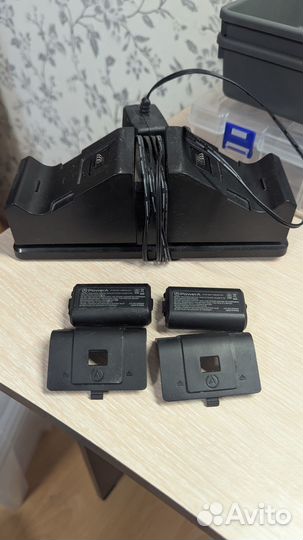 Зарядная станция для джойстиков Xbox One + 2 аккум