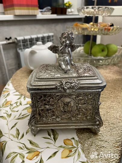 Шкатулка для украшений