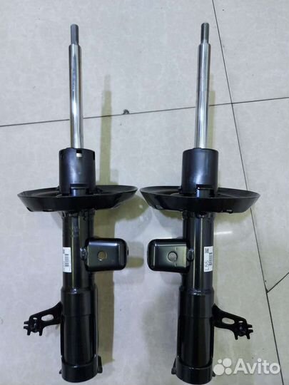 Амортизатор передний левый правый Toyota Camry V70