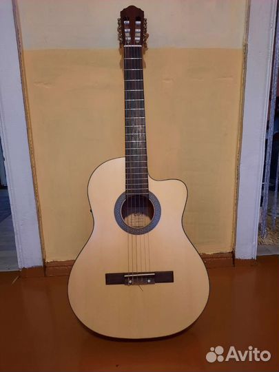 Классическая гитара с подключением