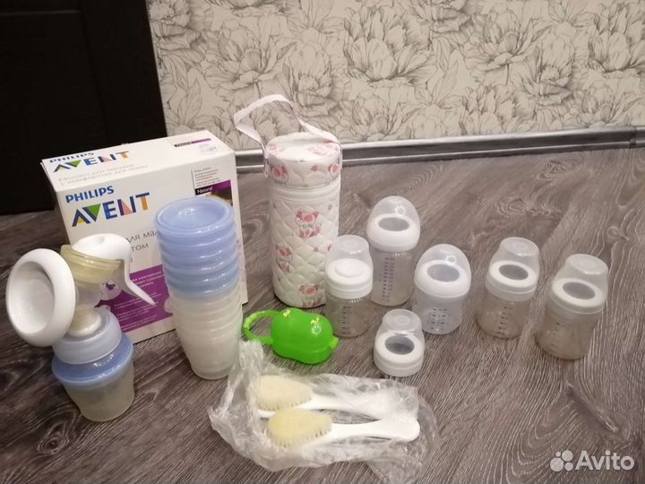 Молокоотсос ручной с контейнерами и бутылочки