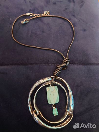 Подвеска из металла и бирюзы