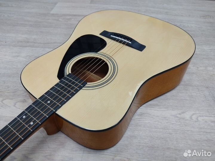 Новая акустическая гитара Yamaha