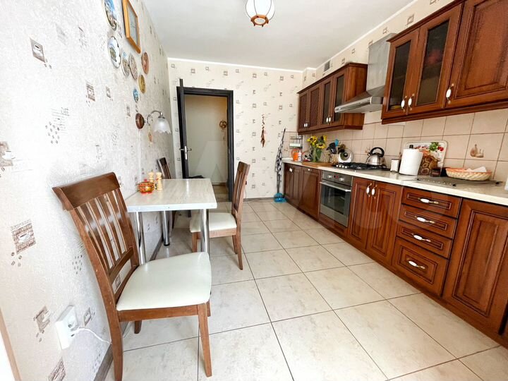 2-к. квартира, 60 м², 2/10 эт.