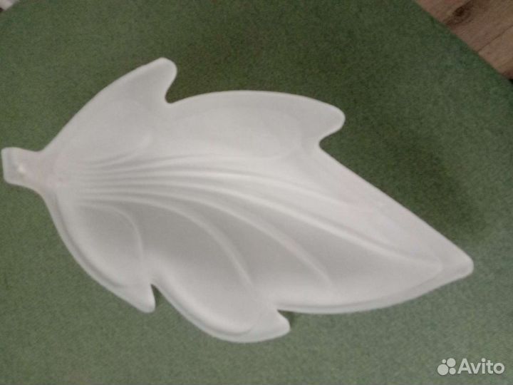 Накладной плафон -листик новый