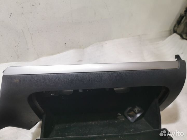 Бардачок Volkswagen Jetta 5