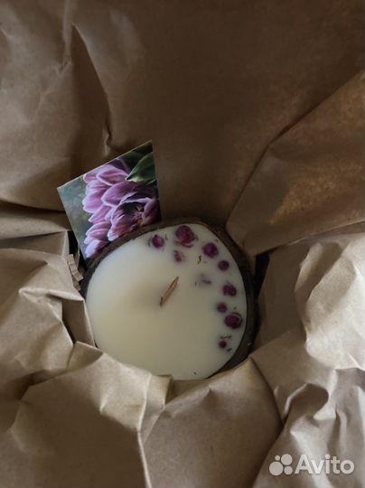 Ароматизированная свеча в кокосе