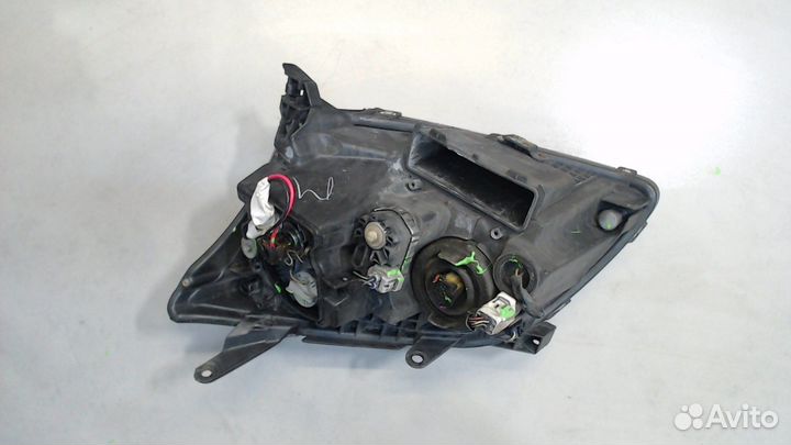 Фара (передняя) Toyota Avensis 2, 2005