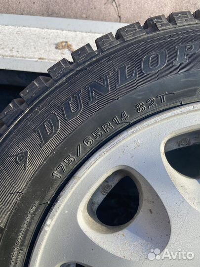 Dunlop SP Winter Ice02 175/65 R14 82T