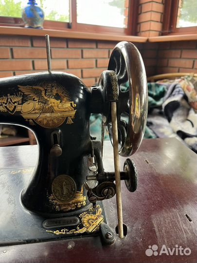 Швейная машинка zinger