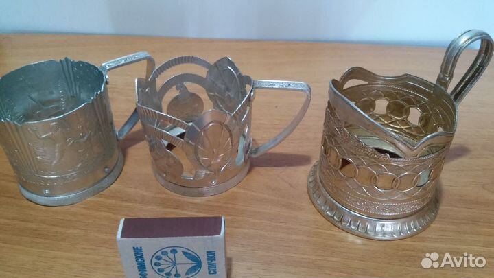 Тарелки с рисунками СССР и подстаканники