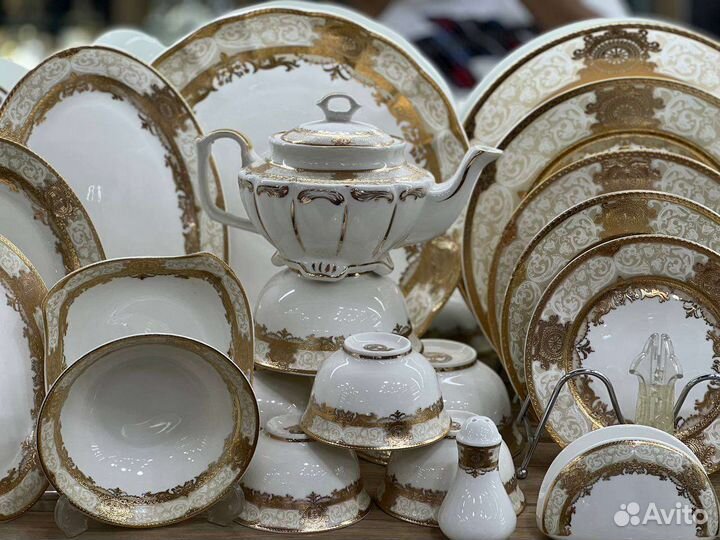 Набор фарфоровых тарелок