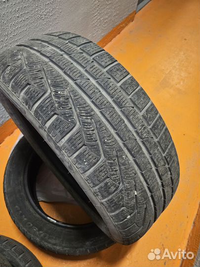 Pirelli Winter Sottozero 210 235/50 R19 99H