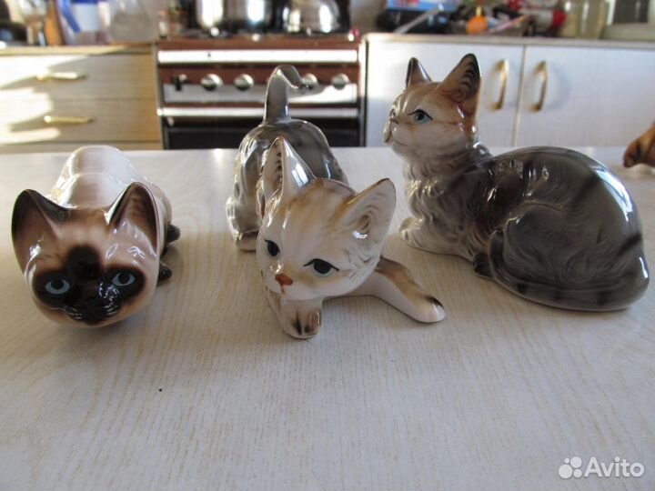 Коллекционные фарфоровые статуэтки 