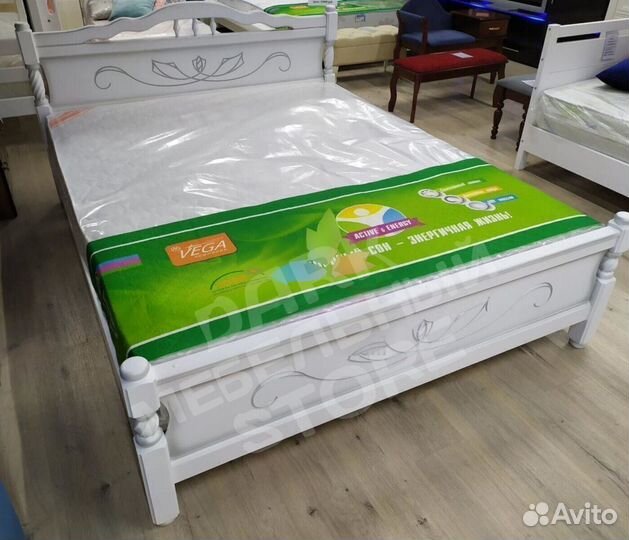 Кровать массив