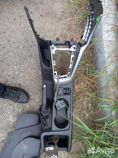 Консоль/подлокотник/ручник/накладка форд фокус 3