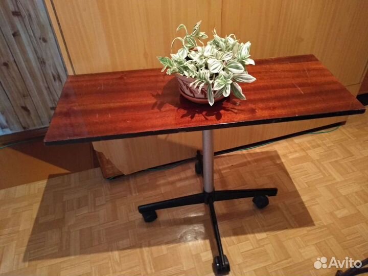 Подставка под телевизор или журнальный столик