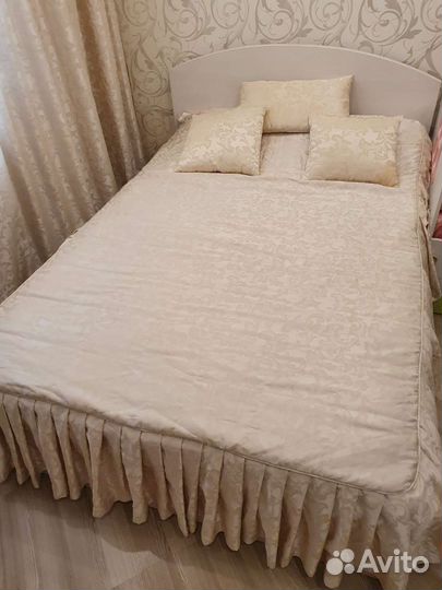 Покрывало на кровать 140-200 с 3мя подушками