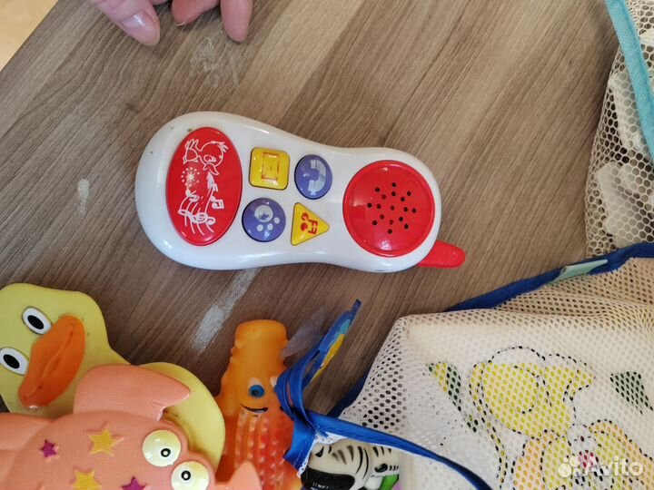 Детские игрушки для купания в ванной