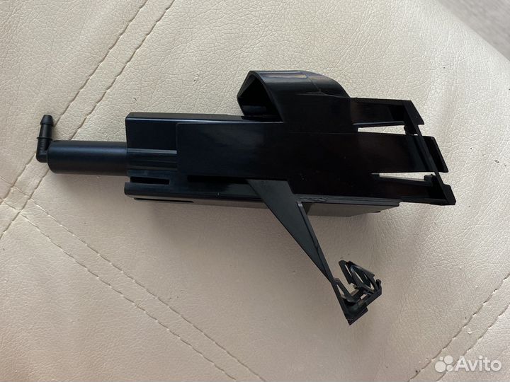 Формунка омывателя стекла на Nissan Qashqai