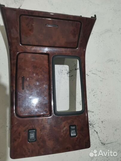 Продам накладку консоли на Toyota Crown