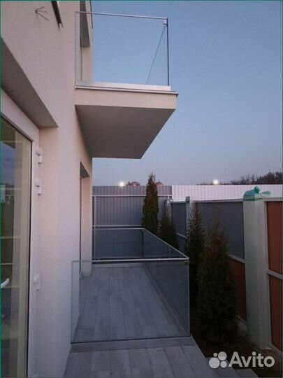 Балконное ограждение из закаленного стекла