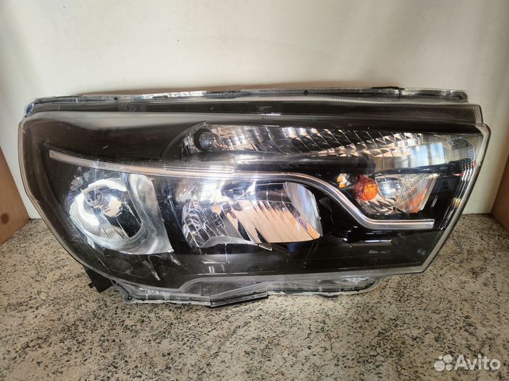 Фара правая LADA Vesta