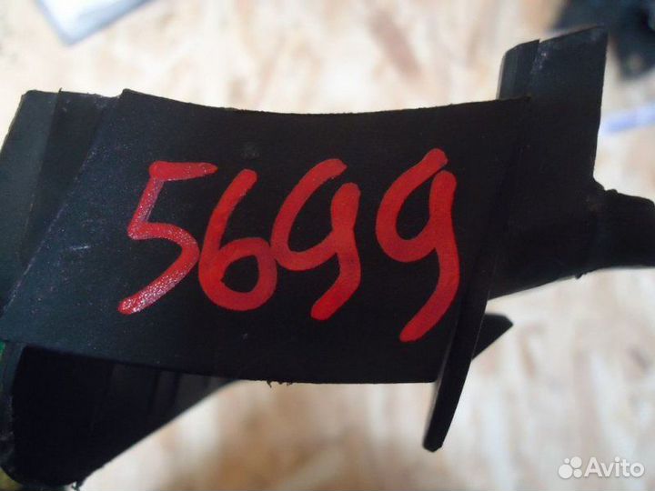 Кронштейн Volkswagen Passat CC cawb 2009