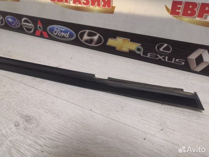 Молдинг стекла передний правый Chevrolet Lanos