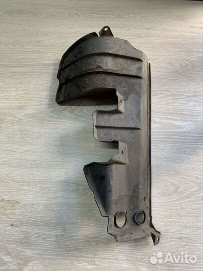 Дефлектор Кожух радиатора Nissan almera G15 Прав