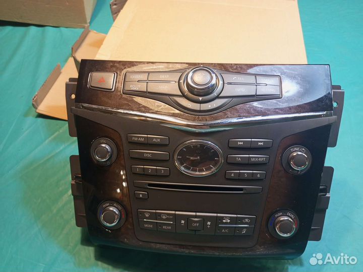 Панель управления магнитолой Infiniti QX56, 2012