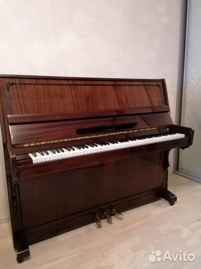 Продается пианино Лирика в отличном состоянии