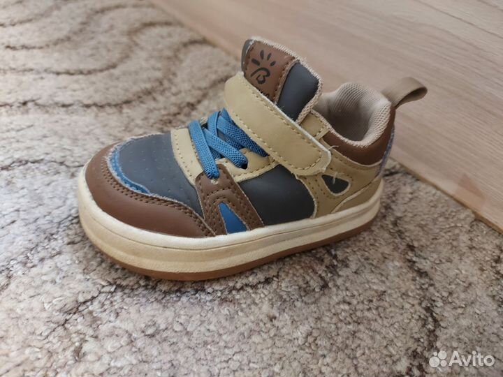 Кроссовки детские