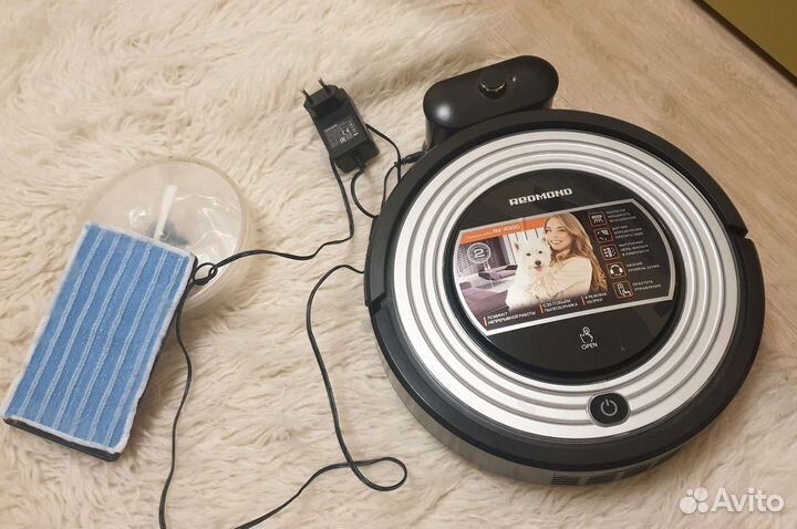 Робот пылесос Redmond RV-R300